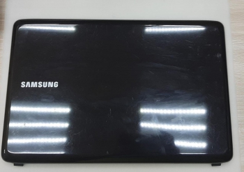 BA75-02560A Крышка экрана (матрицы) Samsung NP-R540 коричневая с разбора б/у - Торгово Сервисный Центр "Novocomp", Новоуральск, Екатеринбург